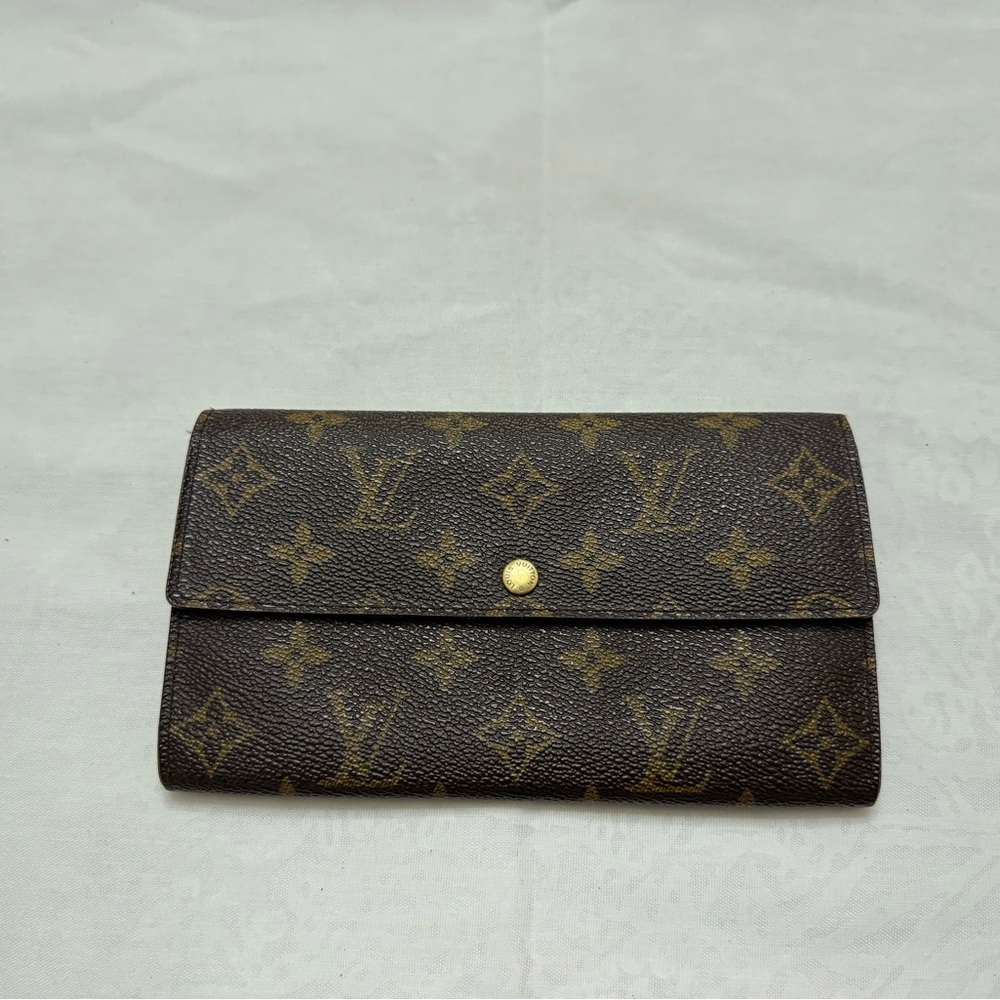 Louis Vuitton LV Portefeuille Sarah Long Wallet (Convert to Chain Bag)